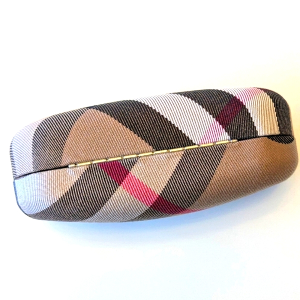 Burberry sunglasses case - Picture 3 of 6